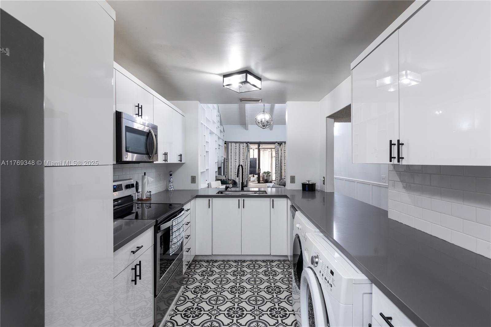 Small Image of 9137 LIMETREE LN #166, Pembroke Pines Number 6