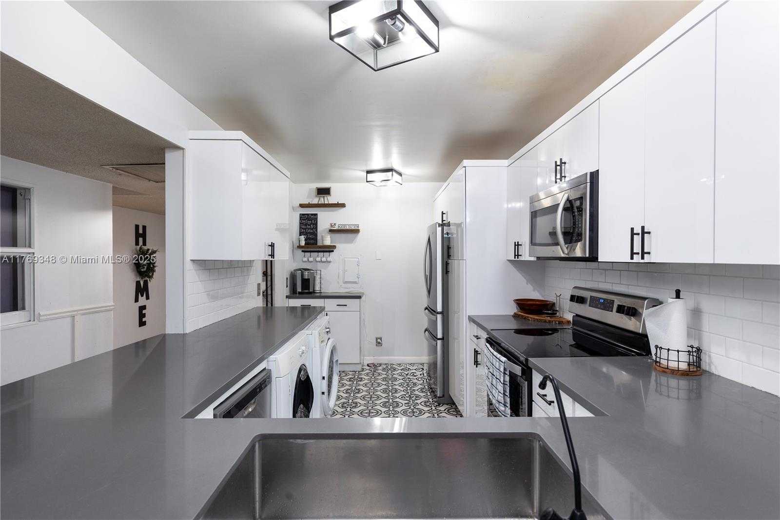 Small Image of 9137 LIMETREE LN #166, Pembroke Pines Number 7