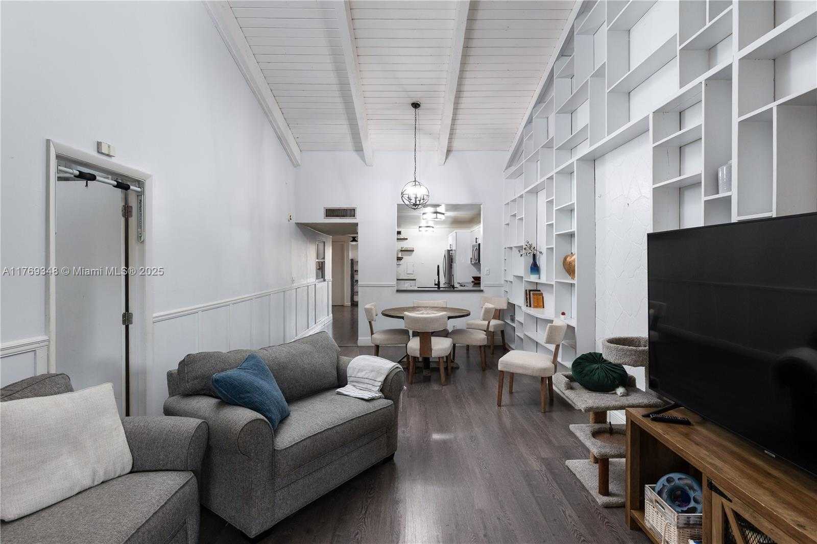 Small Image of 9137 LIMETREE LN #166, Pembroke Pines Number 8