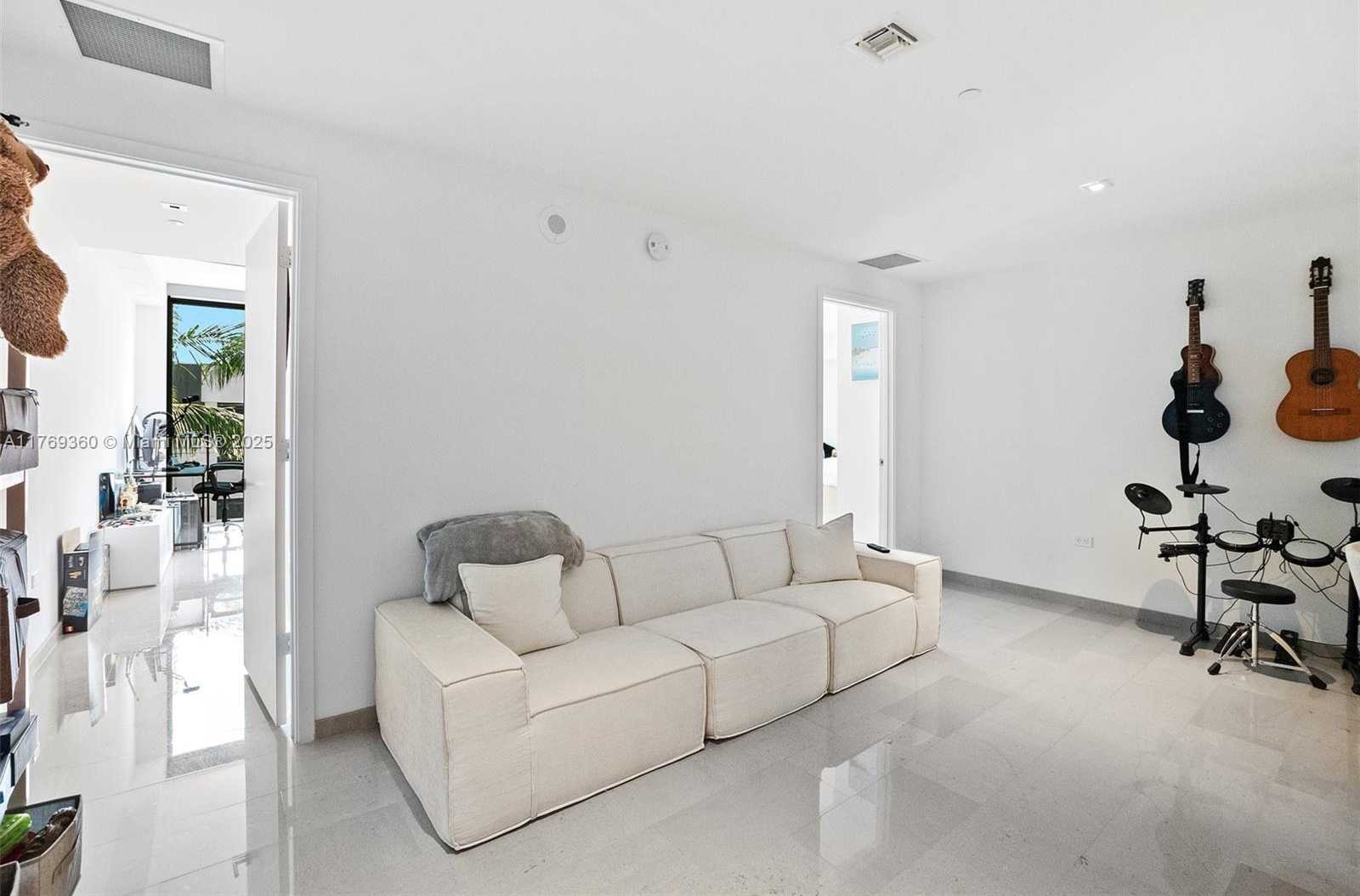 Small Image of 68 SOUTH EAST 6TH STREET #805, Miami Number 12