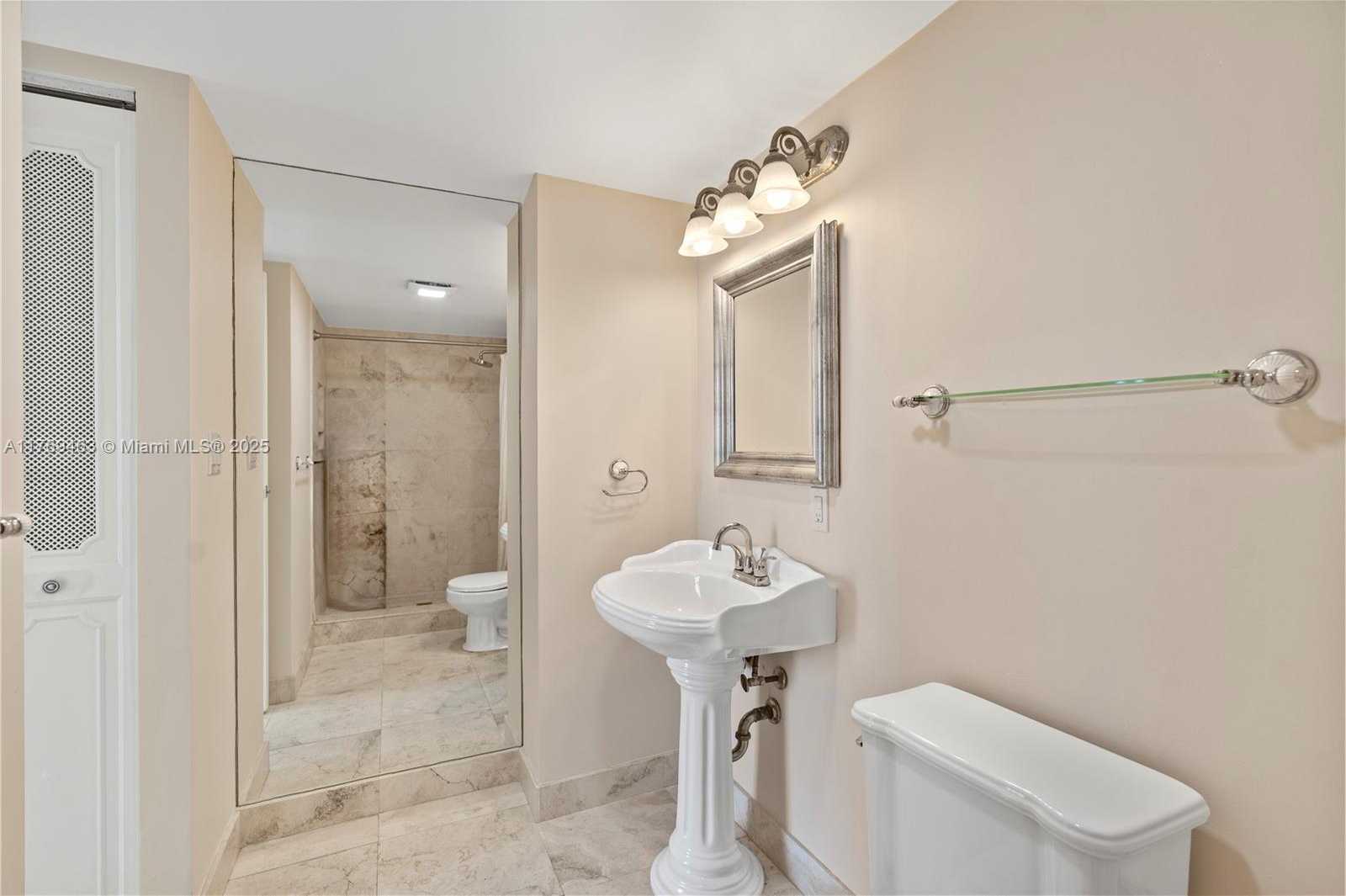 Small Image of 3675 NORTH COUNTRY CLUB DR #2208, Aventura Number 16