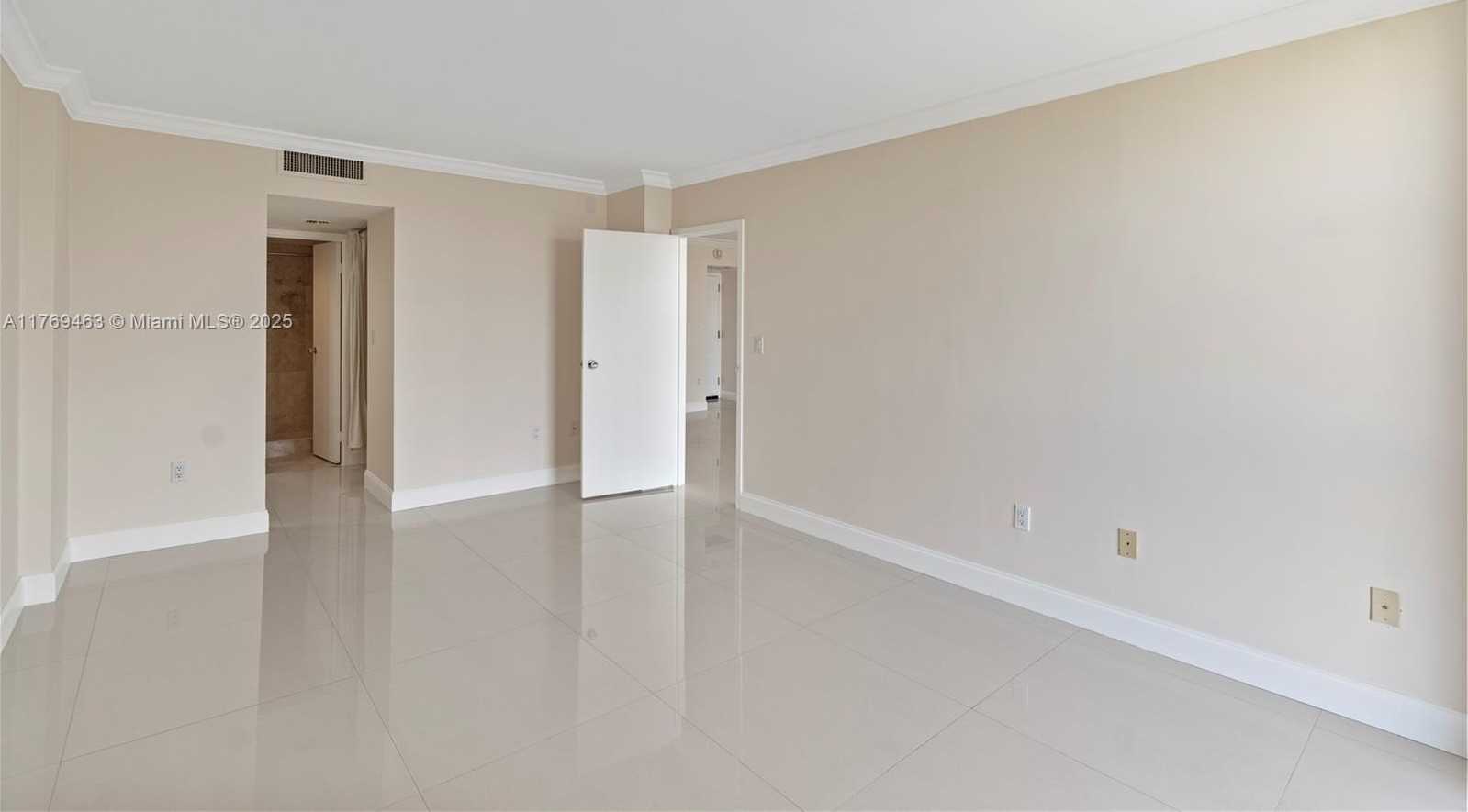 Small Image of 3675 NORTH COUNTRY CLUB DR #2208, Aventura Number 19
