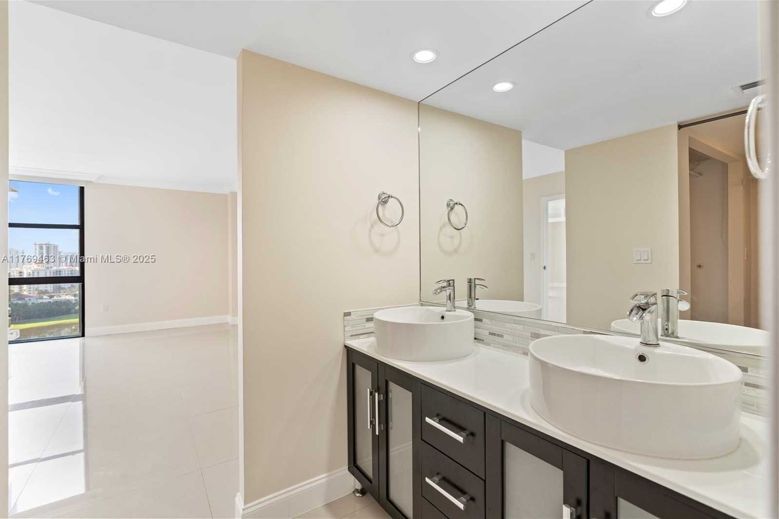 Small Image of 3675 NORTH COUNTRY CLUB DR #2208, Aventura Number 21