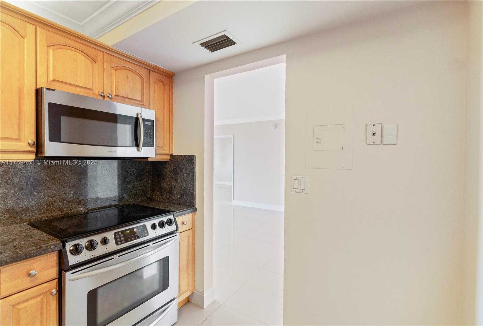 Small Image of 3675 NORTH COUNTRY CLUB DR #2208, Aventura Number 29