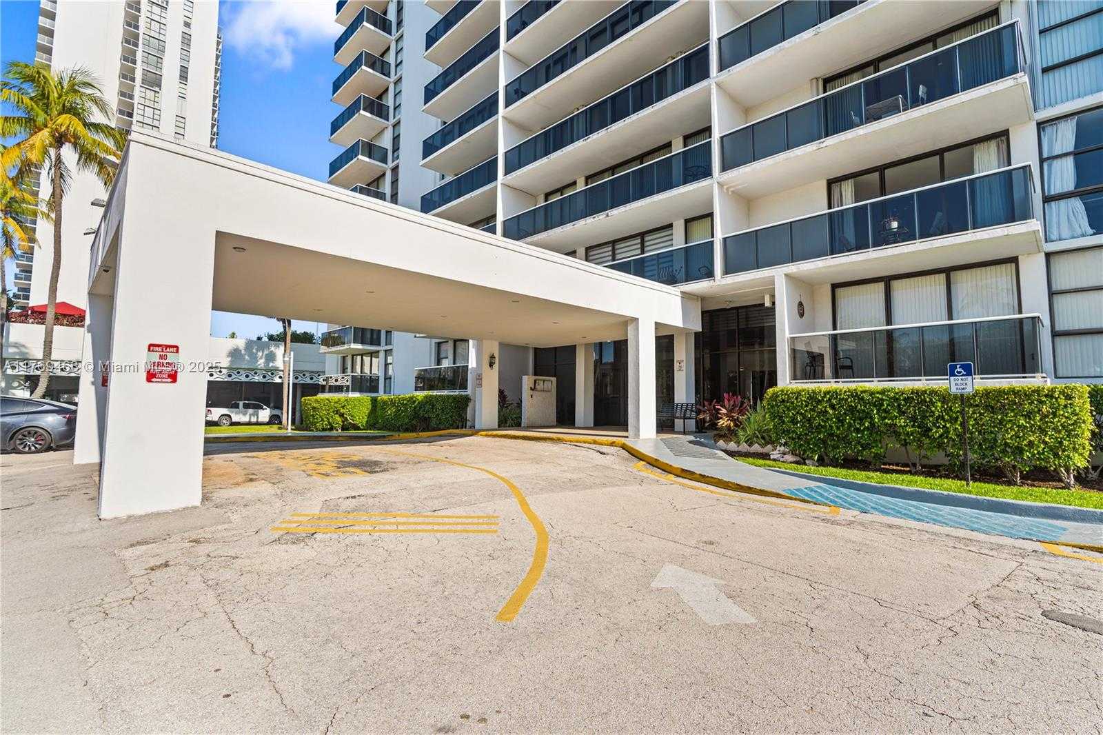 Small Image of 3675 NORTH COUNTRY CLUB DR #2208, Aventura Number 34