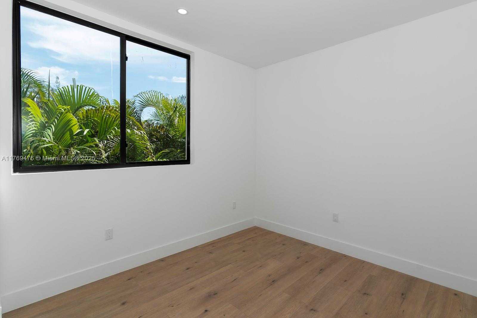 Small Image of 1635 EAST BROWARD BLVD, Fort Lauderdale Number 21