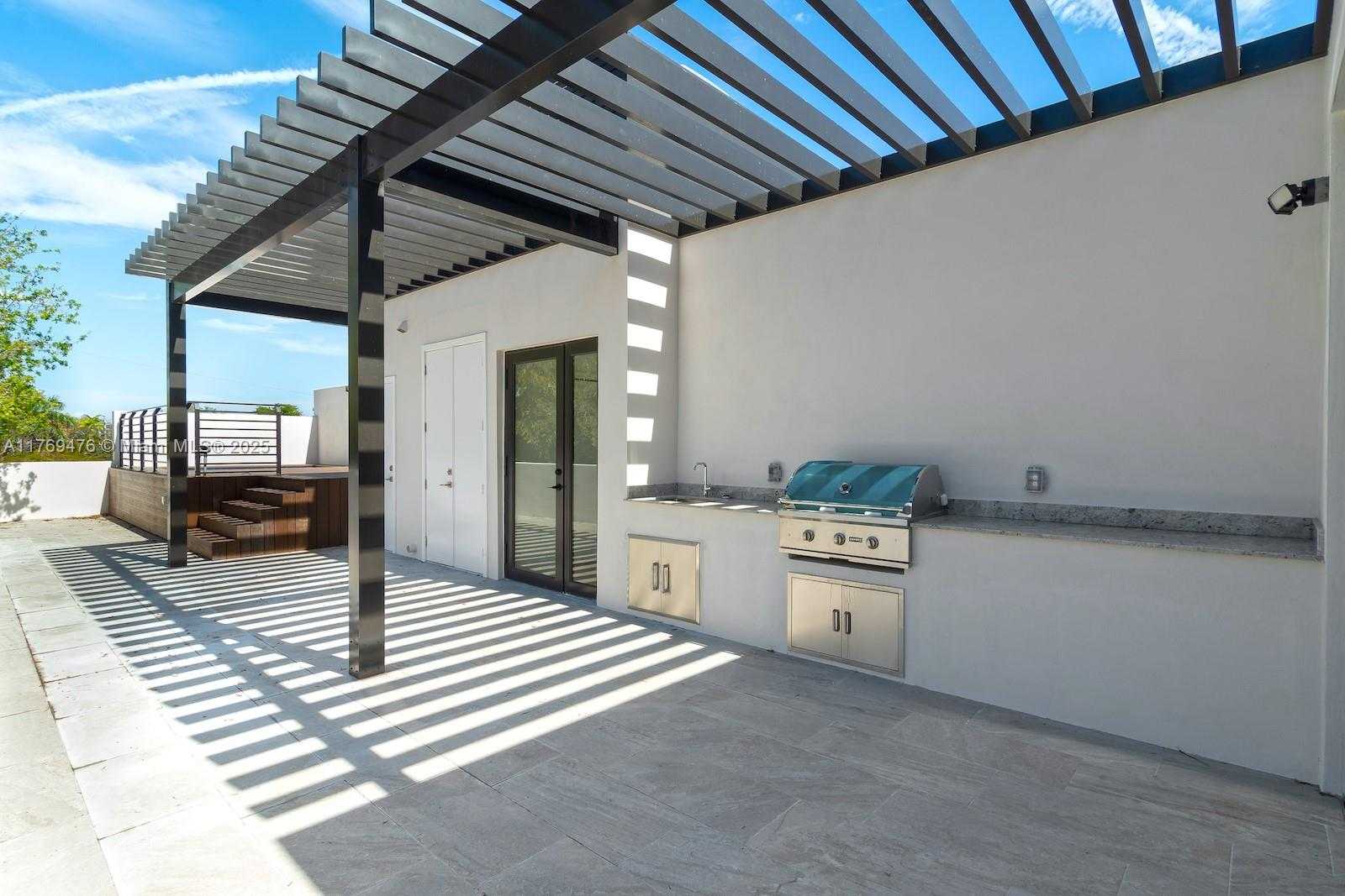 Small Image of 1635 EAST BROWARD BLVD, Fort Lauderdale Number 3