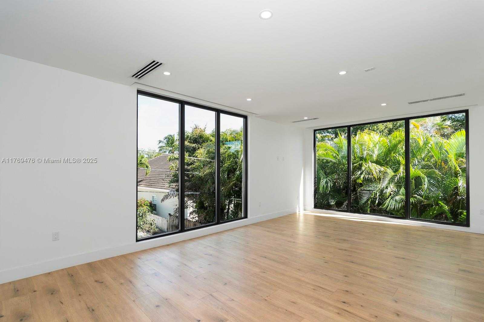 Small Image of 1635 EAST BROWARD BLVD, Fort Lauderdale Number 7