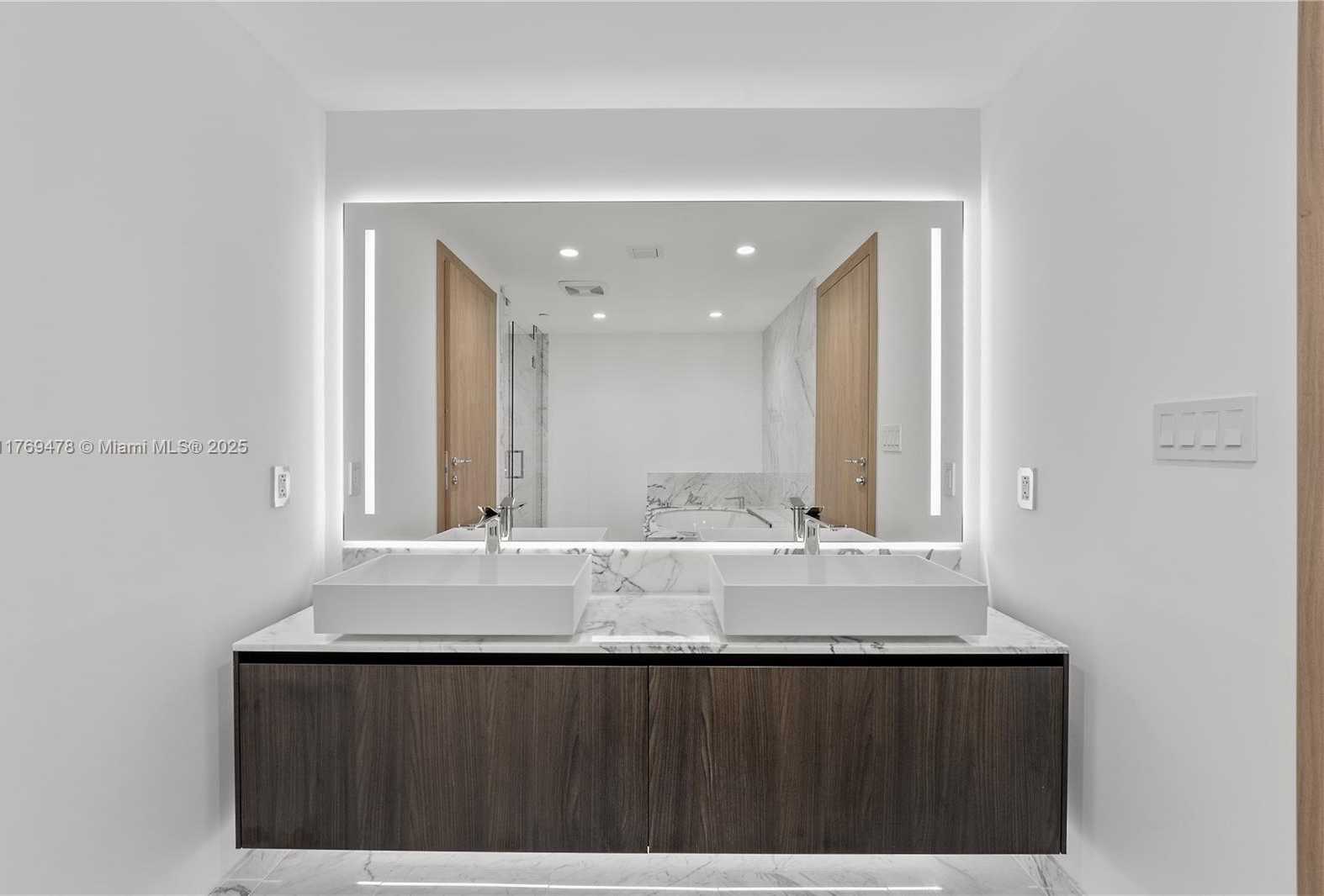 Small Image of 1135 103RD ST #402, Bay Harbor Islands Number 24