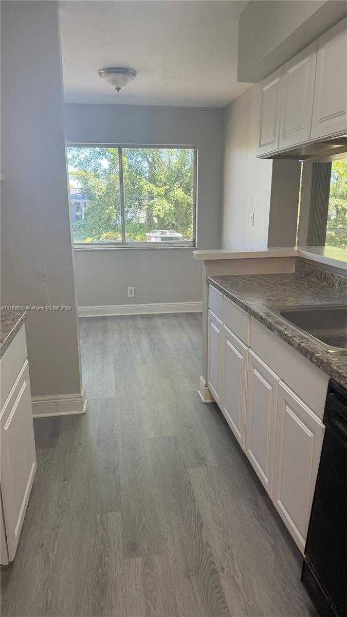 Small Image of 5740 ROCK ISLAND RD #281, Tamarac Number 7