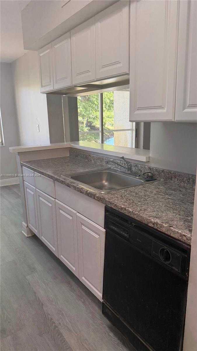 Small Image of 5740 ROCK ISLAND RD #281, Tamarac Number 9