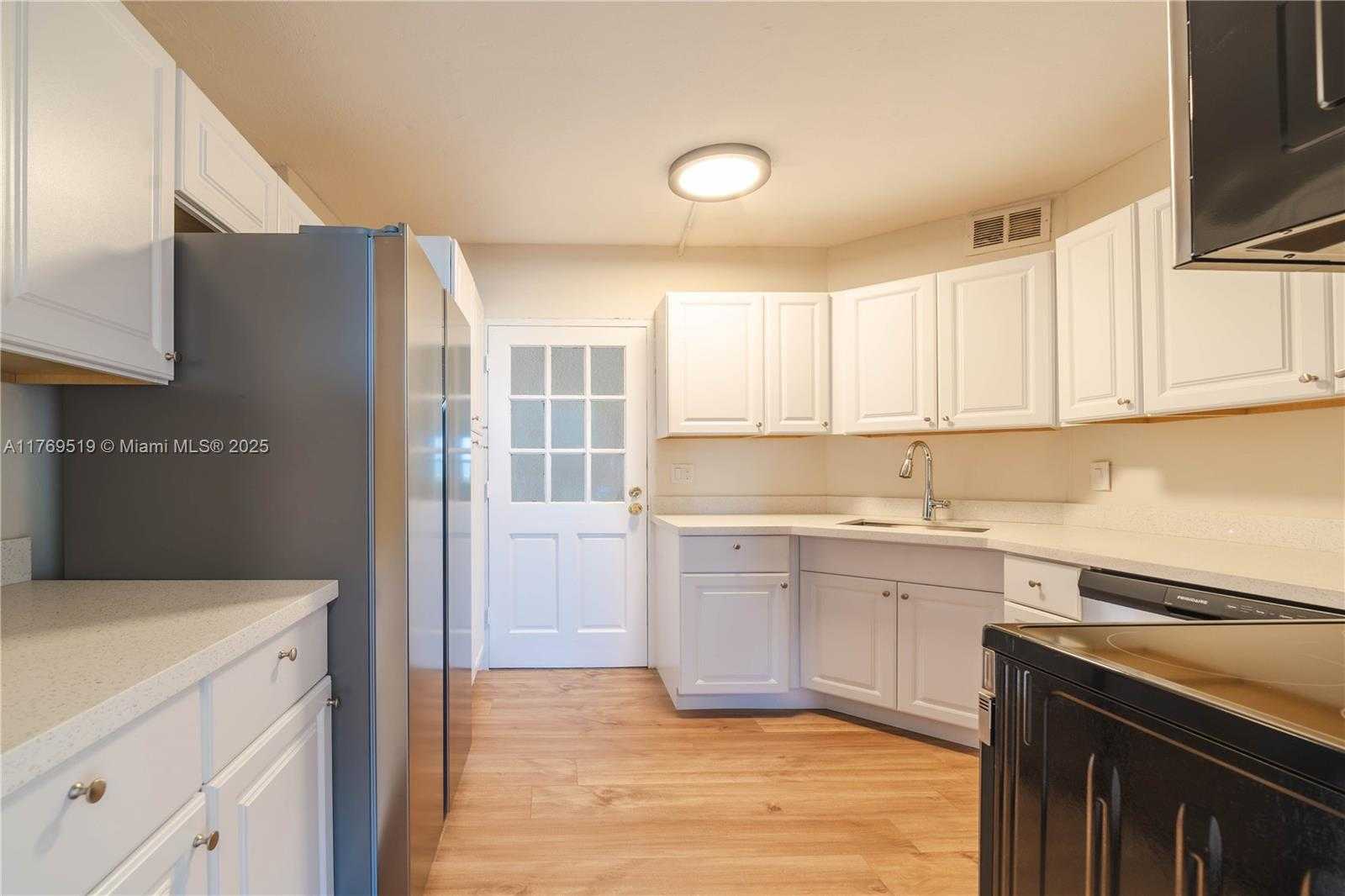 Small Image of 3301 SPANISH MOSS TER #802, Lauderhill Number 1