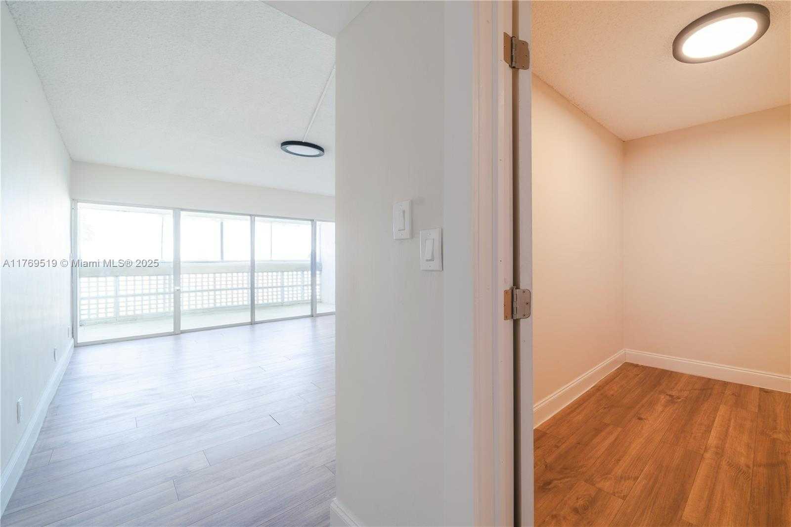 Small Image of 3301 SPANISH MOSS TER #802, Lauderhill Number 14