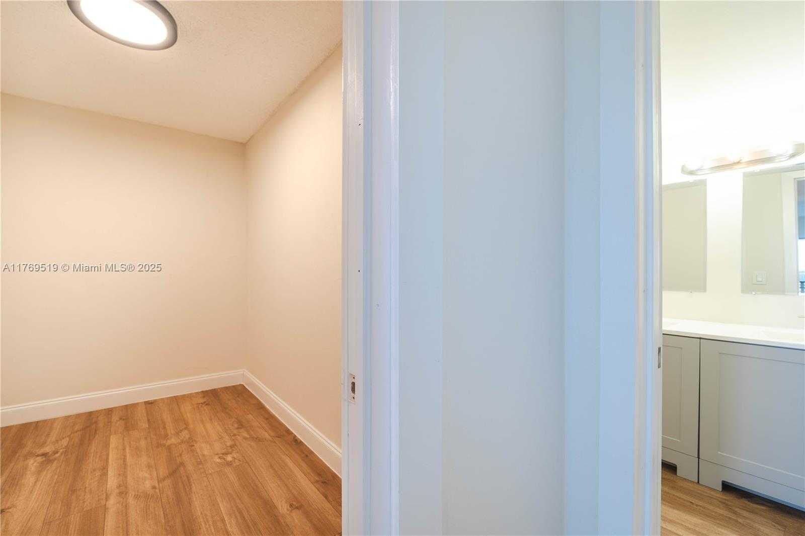 Small Image of 3301 SPANISH MOSS TER #802, Lauderhill Number 18