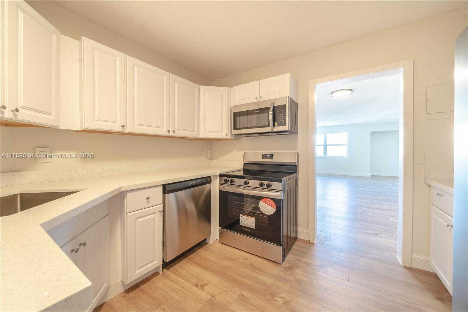 Small Image of 3301 SPANISH MOSS TER #802, Lauderhill Number 2