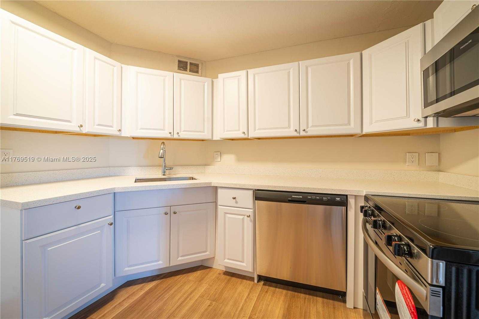 Small Image of 3301 SPANISH MOSS TER #802, Lauderhill Number 3