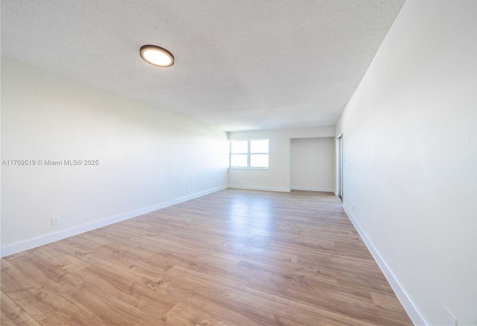 Small Image of 3301 SPANISH MOSS TER #802, Lauderhill Number 5