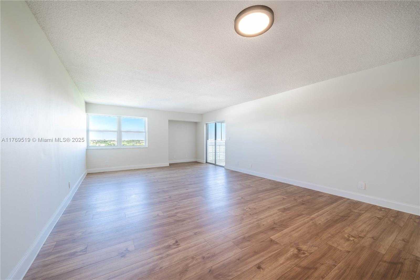 Small Image of 3301 SPANISH MOSS TER #802, Lauderhill Number 6