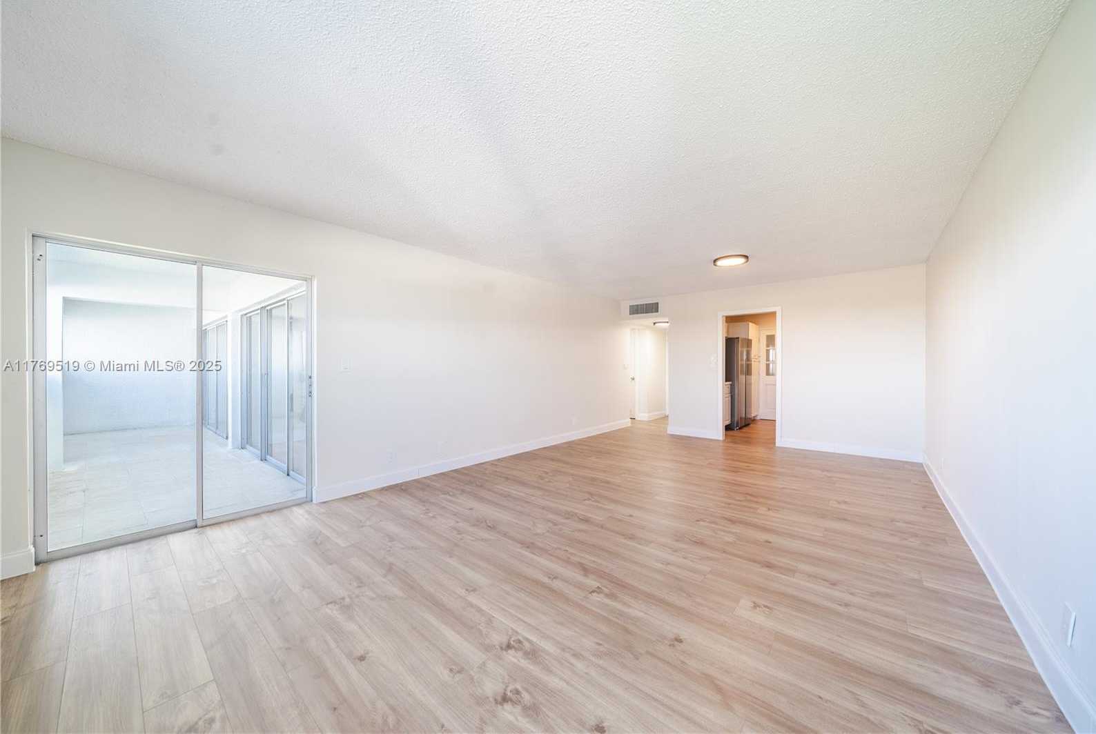 Small Image of 3301 SPANISH MOSS TER #802, Lauderhill Number 7