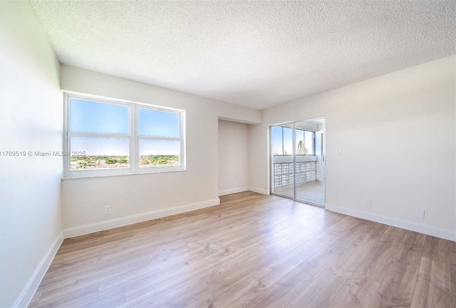 Small Image of 3301 SPANISH MOSS TER #802, Lauderhill Number 9