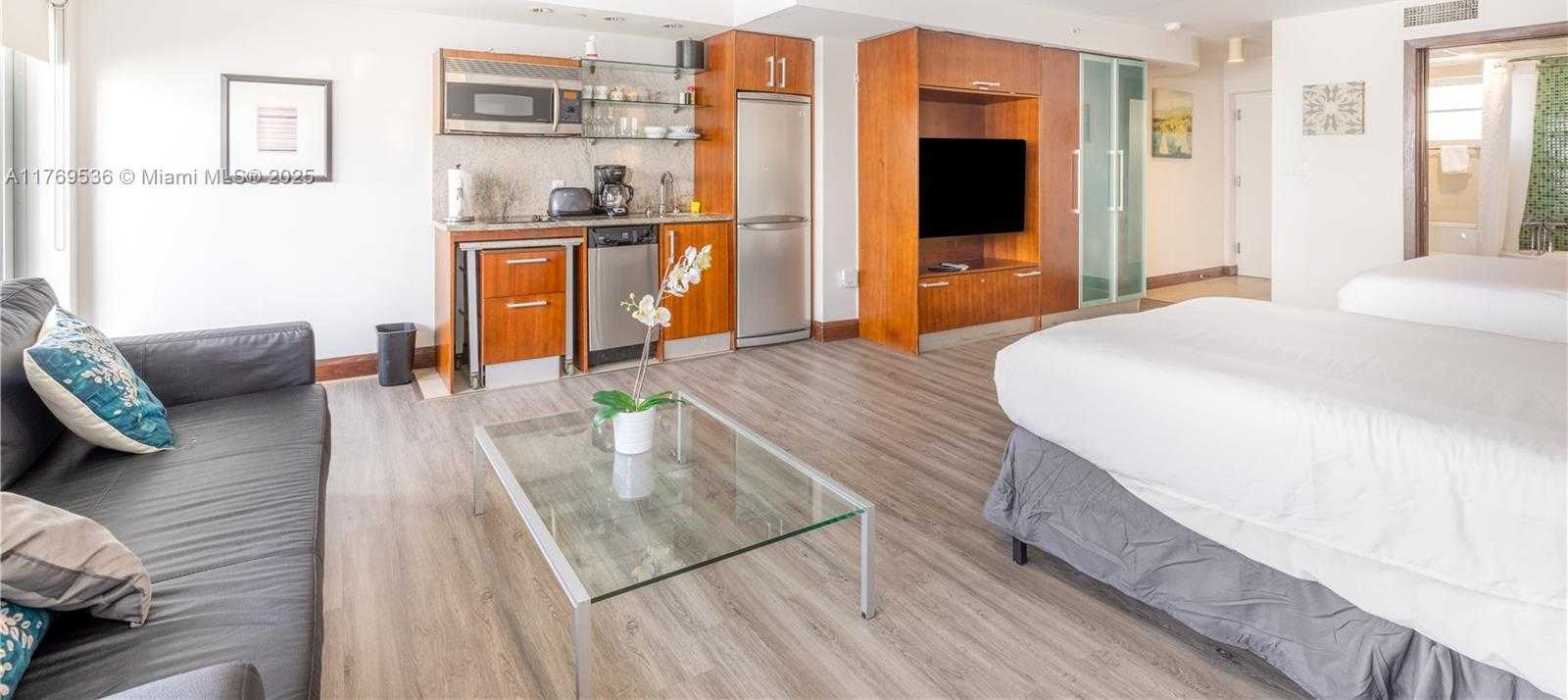 Small Image of 1024 OCEAN DR #A404, Miami Beach Number 3