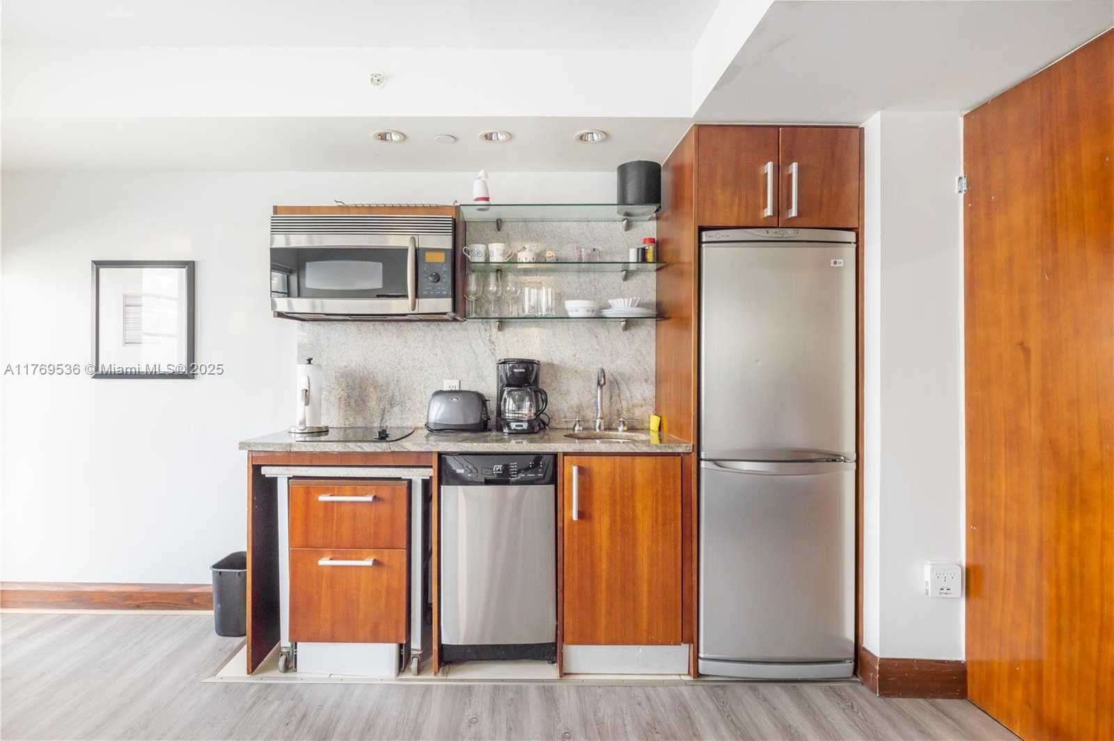 Small Image of 1024 OCEAN DR #A404, Miami Beach Number 4