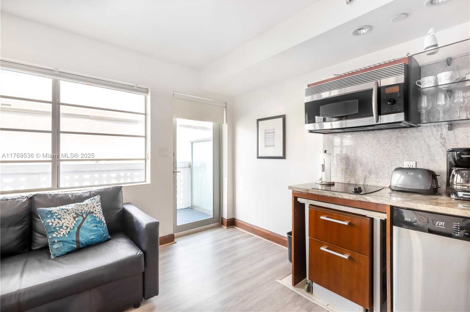 Small Image of 1024 OCEAN DR #A404, Miami Beach Number 5