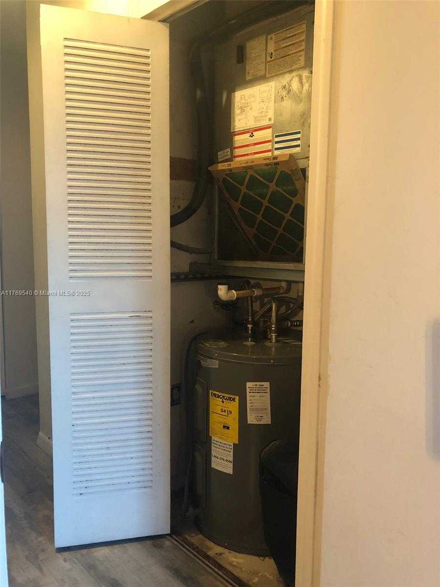Small Image of 1600 TALLWOOD AVE #308, Hollywood Number 13