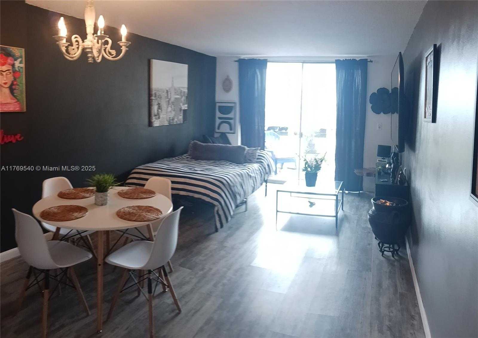 Small Image of 1600 TALLWOOD AVE #308, Hollywood Number 2