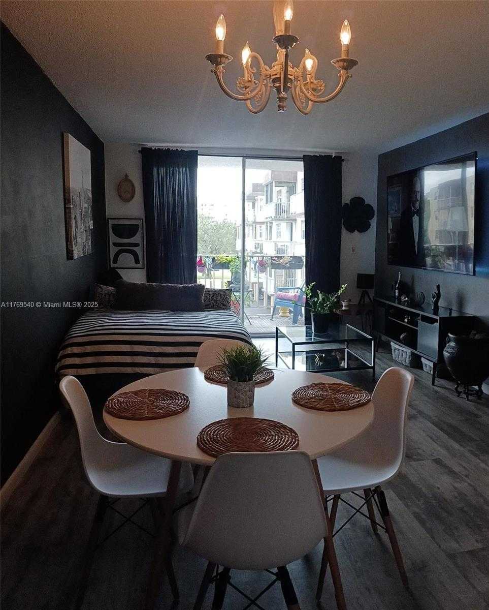 Small Image of 1600 TALLWOOD AVE #308, Hollywood Number 3