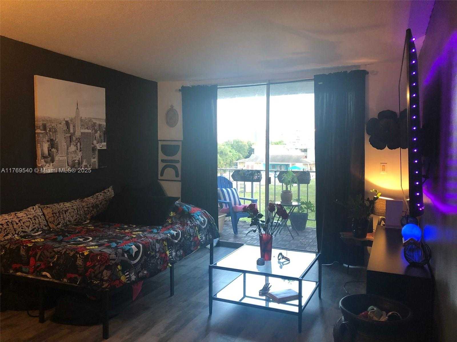 Small Image of 1600 TALLWOOD AVE #308, Hollywood Number 4