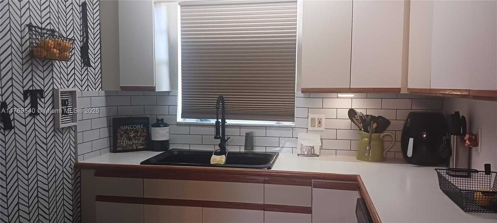 Small Image of 1600 TALLWOOD AVE #308, Hollywood Number 5