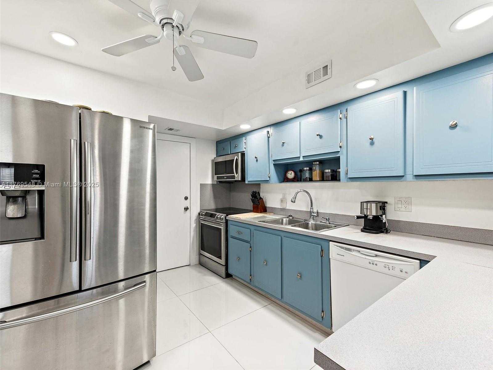 Small Image of 200 DIPLOMAT PKWY #424, Hallandale Beach Number 5