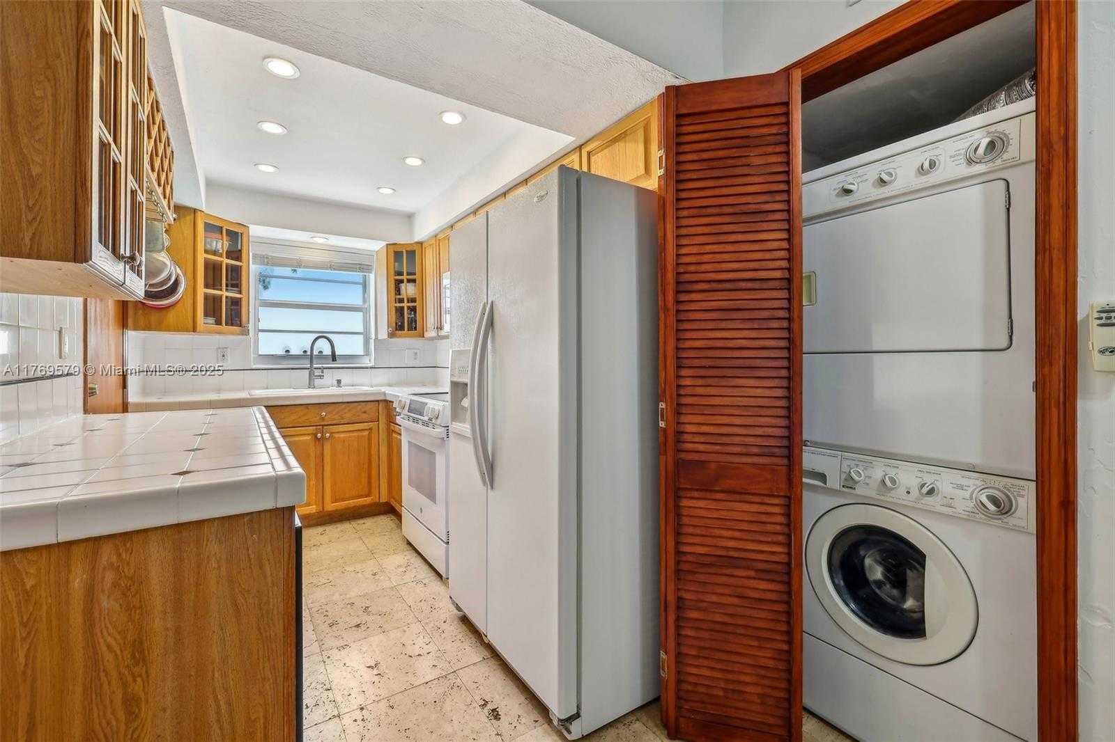 Small Image of 1480 EUCLID AVE #204, Miami Beach Number 7