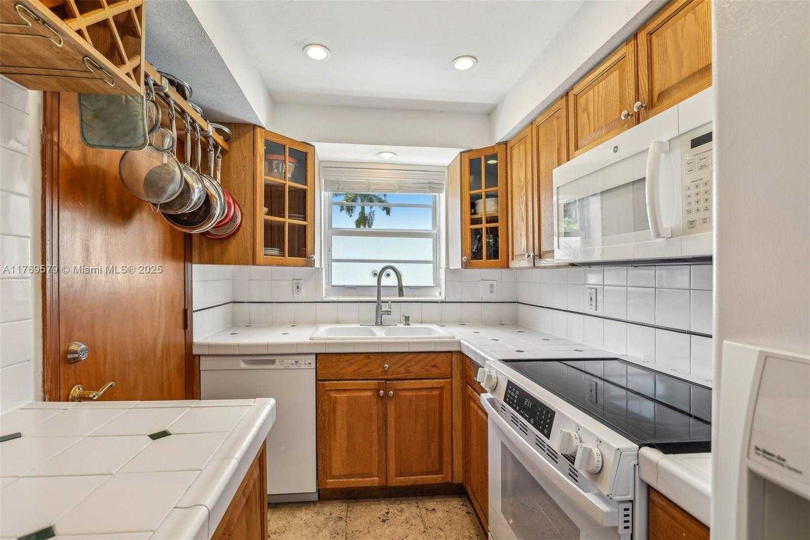 Small Image of 1480 EUCLID AVE #204, Miami Beach Number 9