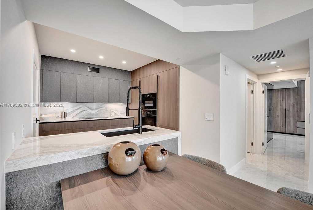 Small Image of 3101 SOUTH OCEAN DR #1704, Hollywood Number 16