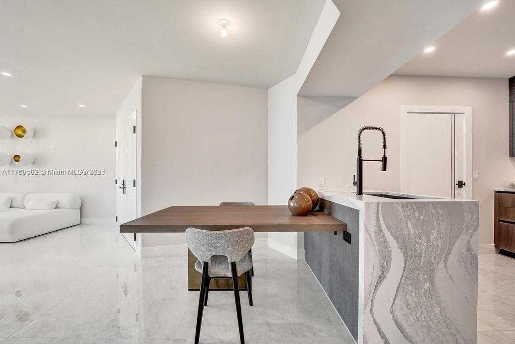 Small Image of 3101 SOUTH OCEAN DR #1704, Hollywood Number 17