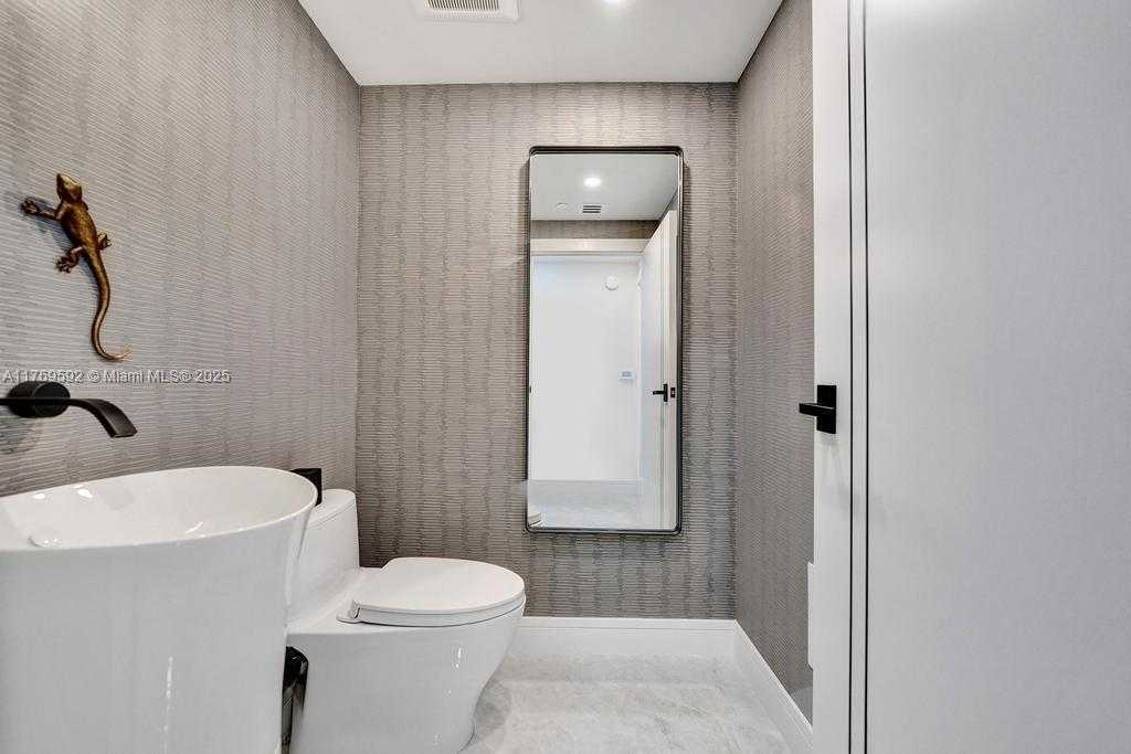 Small Image of 3101 SOUTH OCEAN DR #1704, Hollywood Number 32