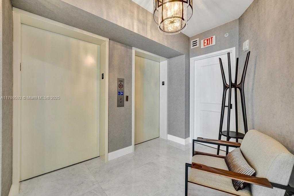 Small Image of 3101 SOUTH OCEAN DR #1704, Hollywood Number 4
