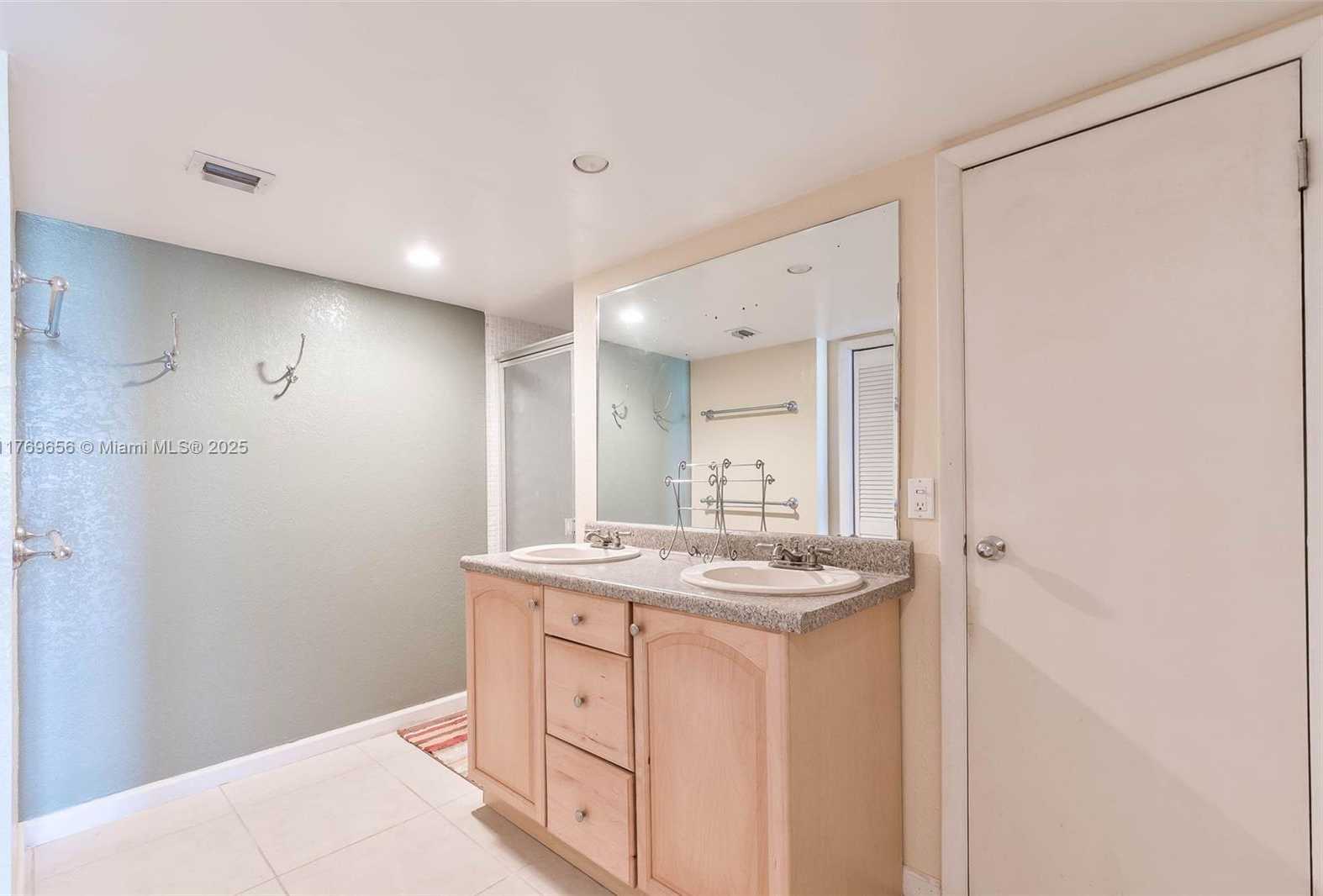 Small Image of 1500 SOUTH OCEAN DR #17B, Hollywood Number 13