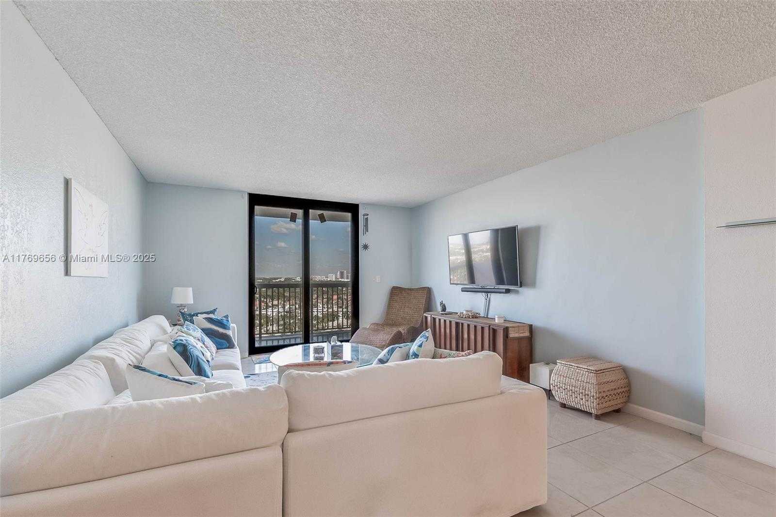 Small Image of 1500 SOUTH OCEAN DR #17B, Hollywood Number 4