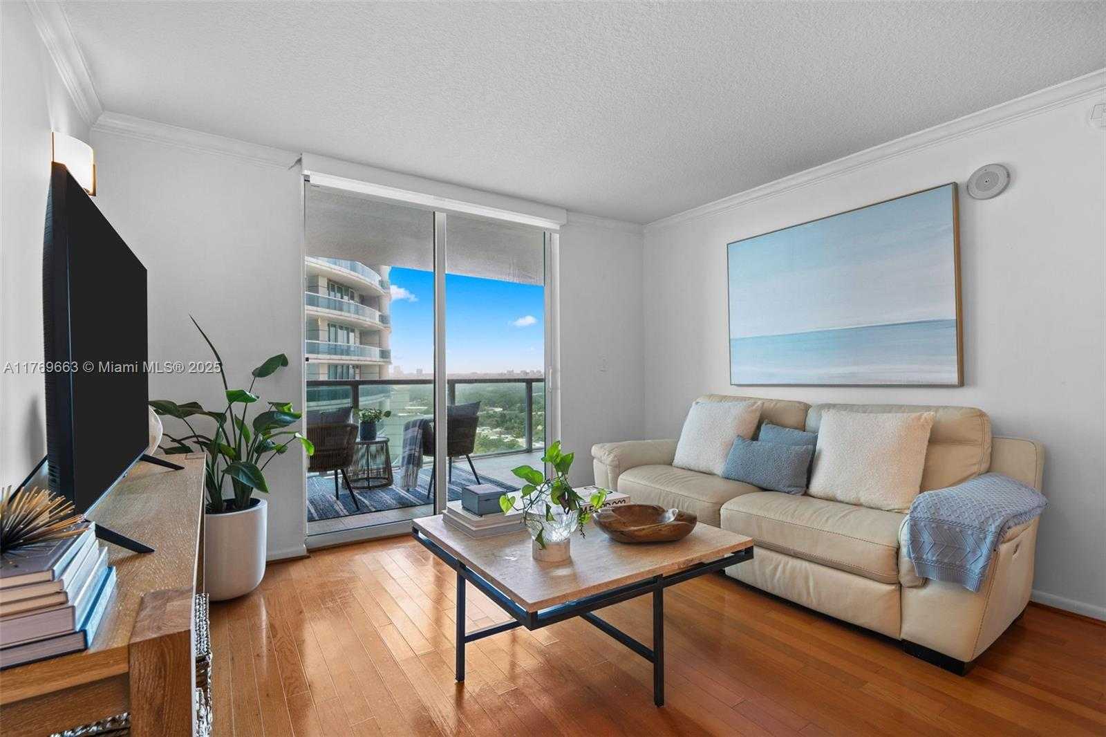 Small Image of 2101 BRICKELL AVE #1809, Miami Number 11