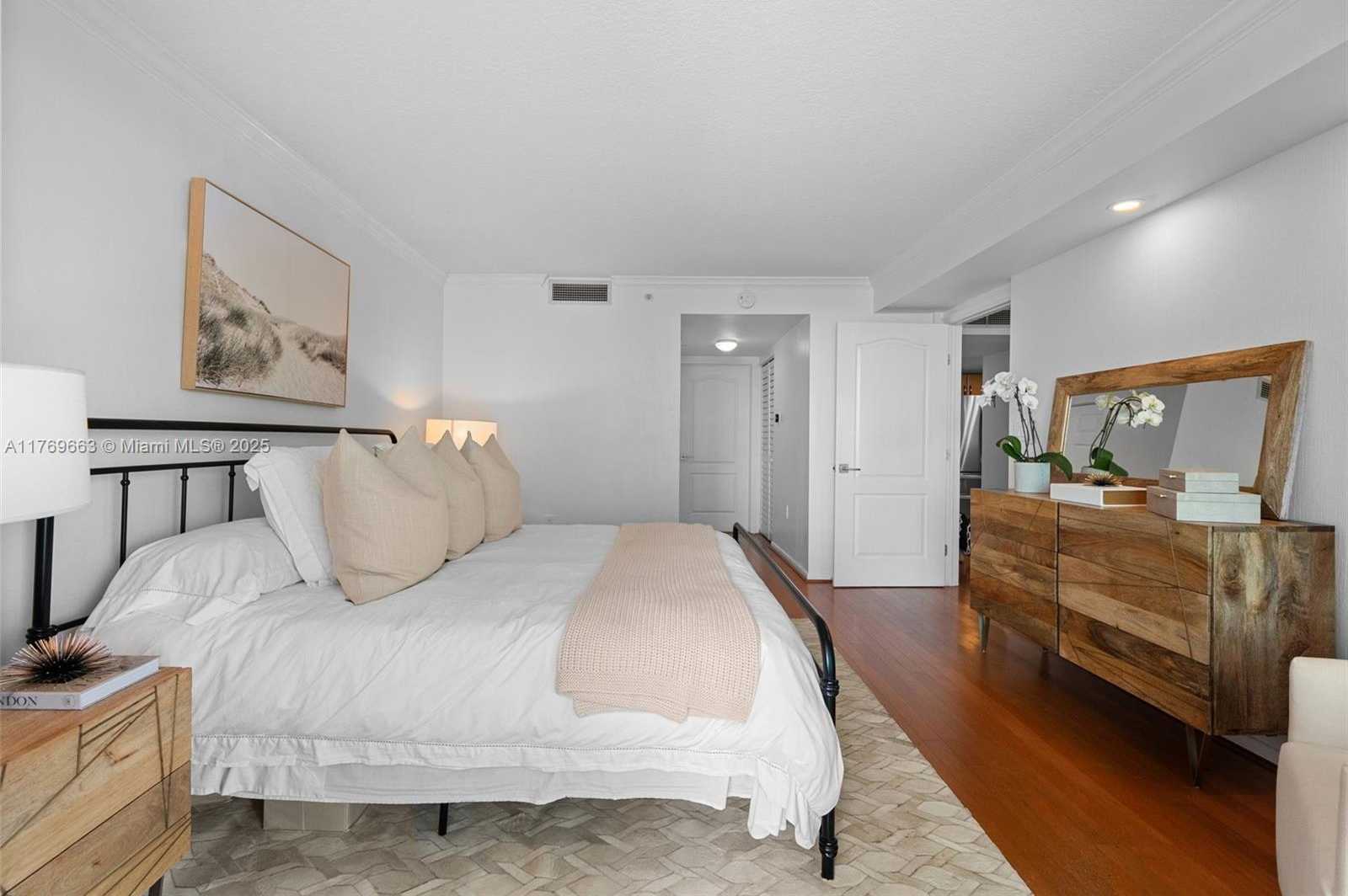 Small Image of 2101 BRICKELL AVE #1809, Miami Number 15