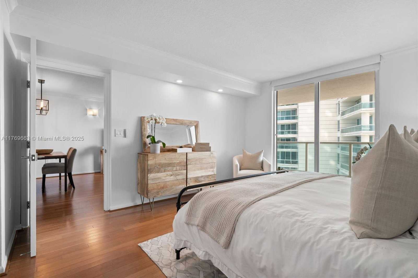 Small Image of 2101 BRICKELL AVE #1809, Miami Number 16