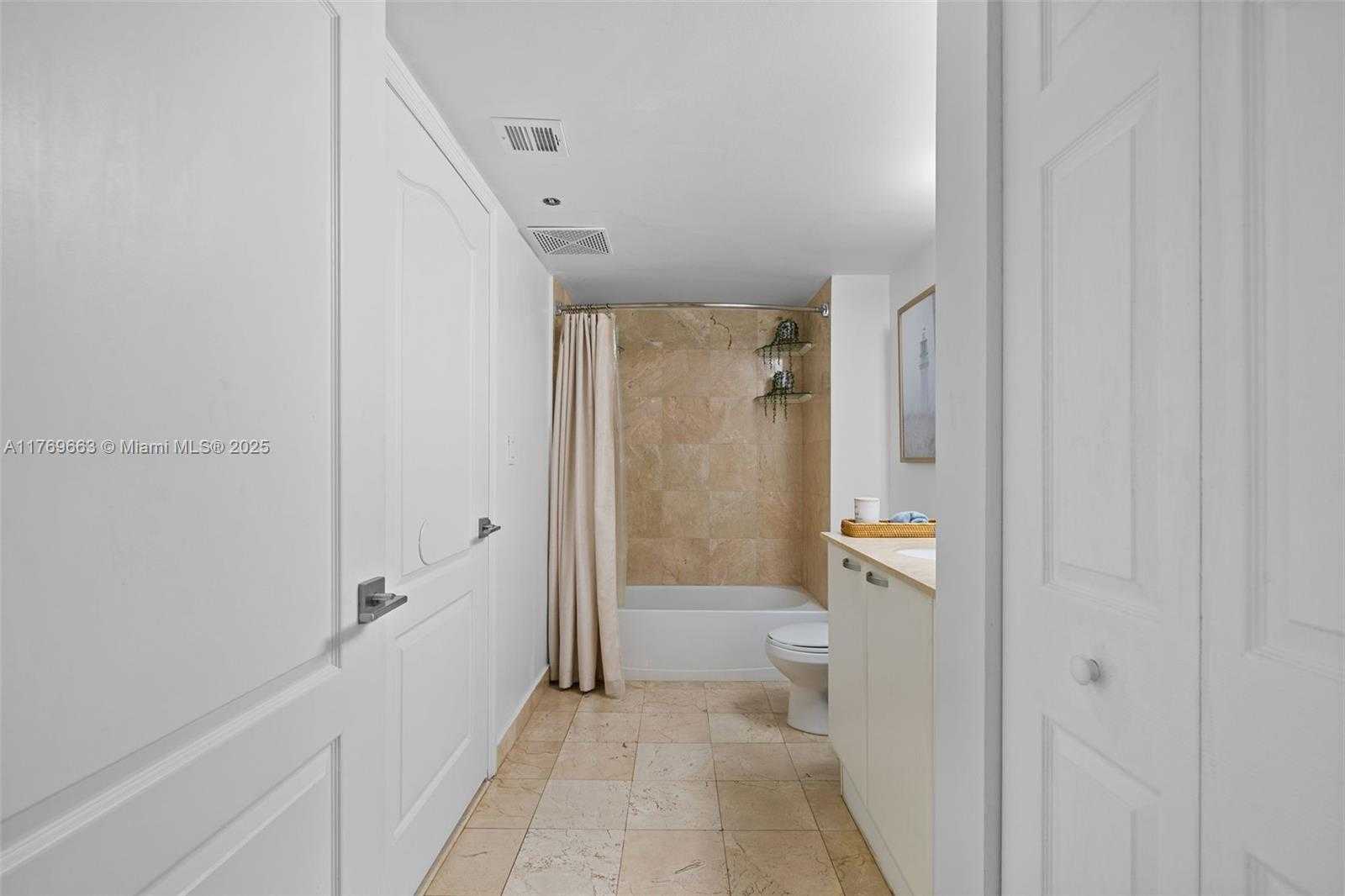 Small Image of 2101 BRICKELL AVE #1809, Miami Number 18