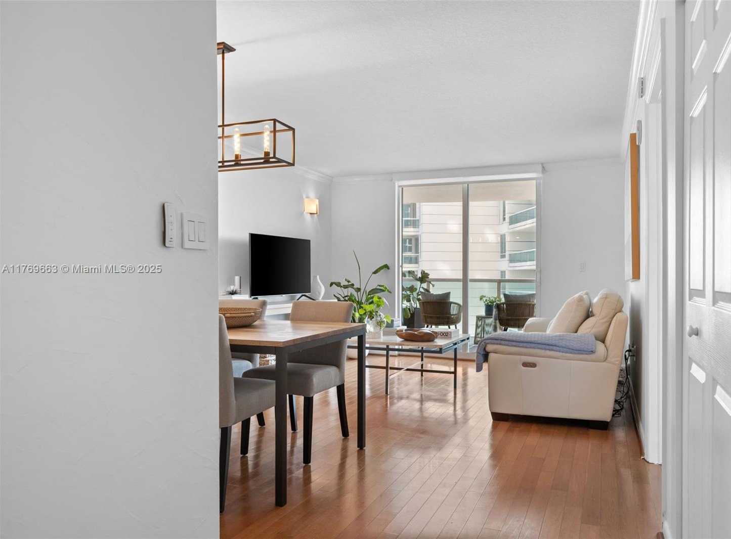 Small Image of 2101 BRICKELL AVE #1809, Miami Number 5