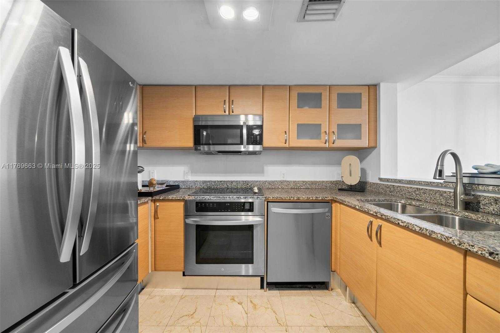 Small Image of 2101 BRICKELL AVE #1809, Miami Number 6