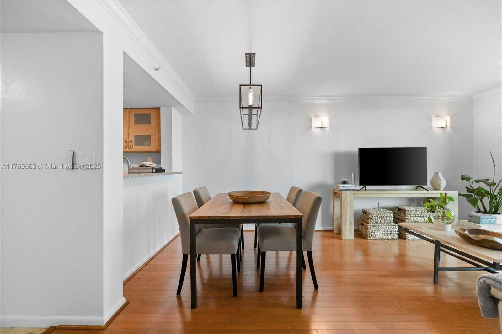 Small Image of 2101 BRICKELL AVE #1809, Miami Number 8