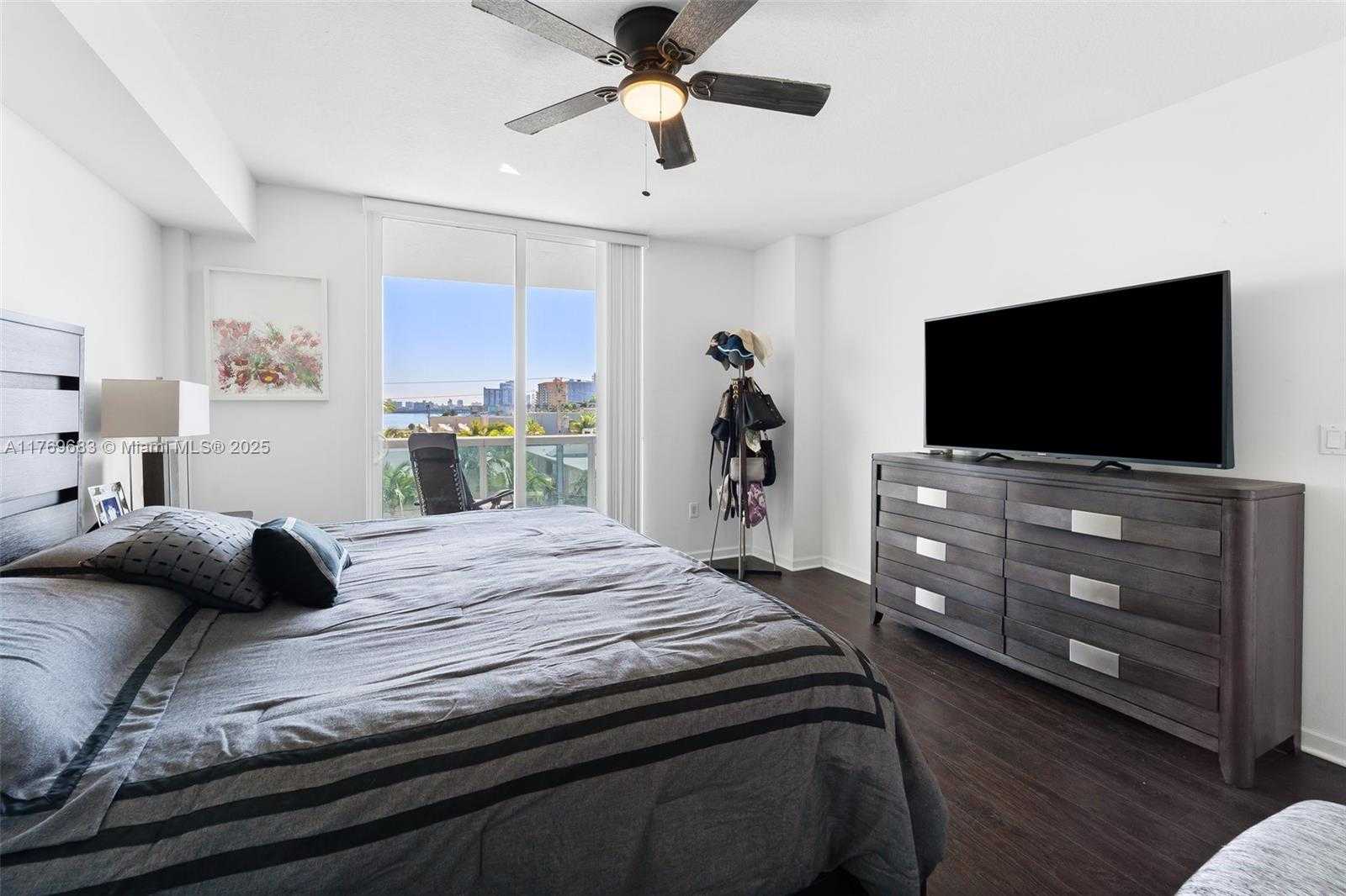 Small Image of 7910 HARBOR ISLAND DR #402, North Bay Village Number 14
