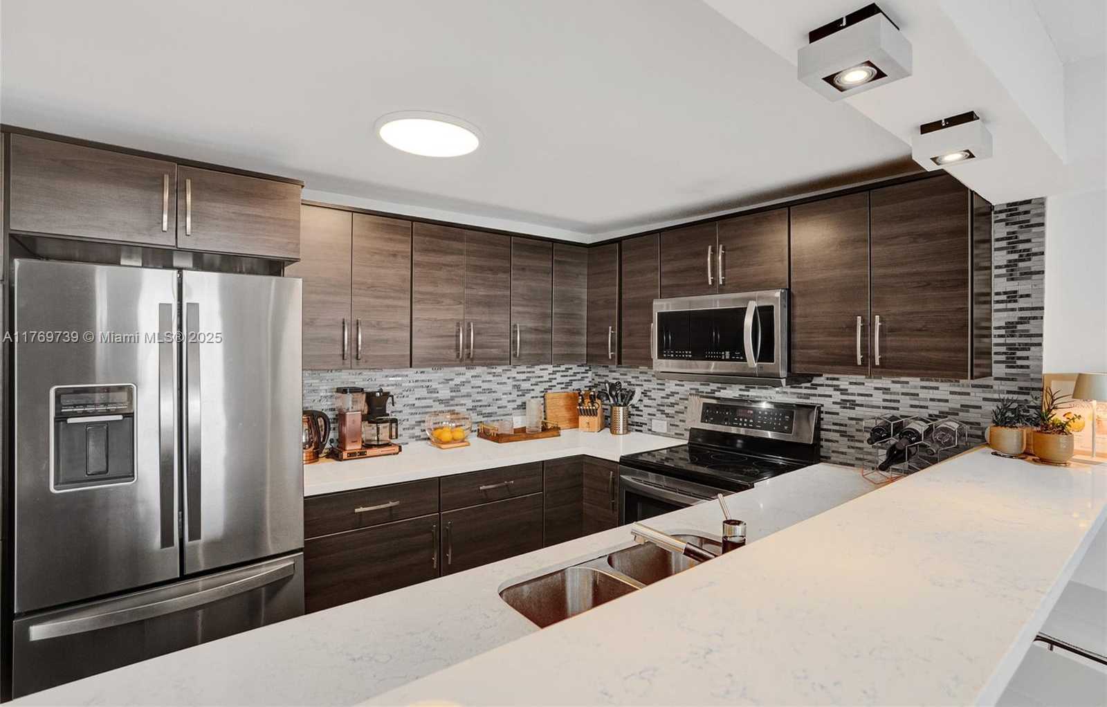 Small Image of 10000 WEST BAY HARBOR DR #PH23, Bay Harbor Islands Number 32